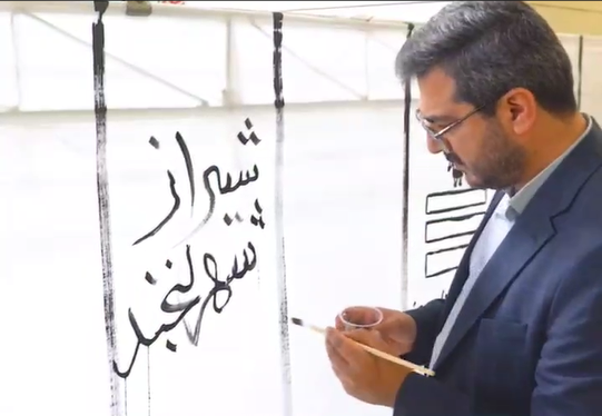 نقاشی جوانان شیرازی در ایستگاه مترو امام حسین(ع)؛ جلوه‌ای از نشاط شهری و مشارکت شهروندی